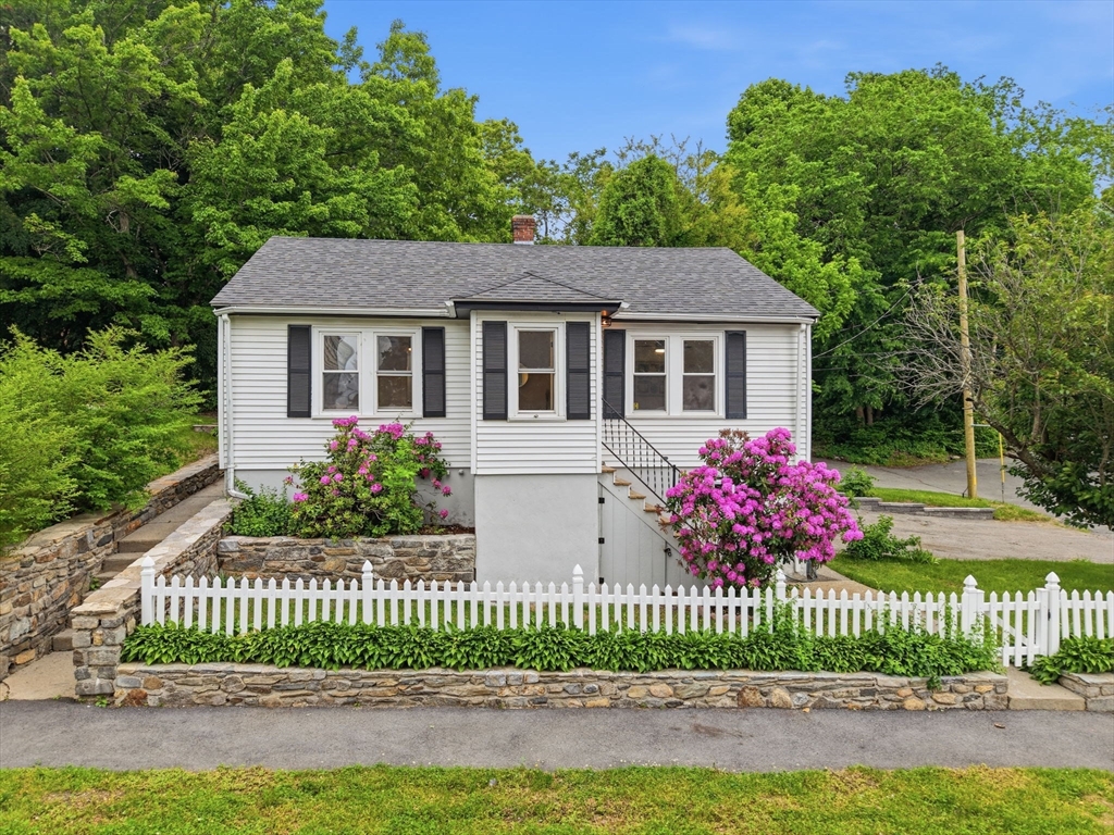 41 Bridgeport Street Worcester, MA 01604 - Photo 1 of 34