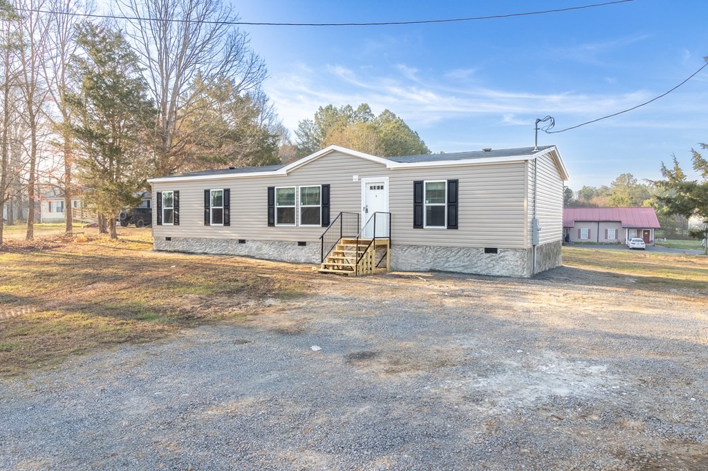 1944 Red Cut Road Chatsworth, GA 30705 - Photo 17 of 17 a front view of a house with a yard