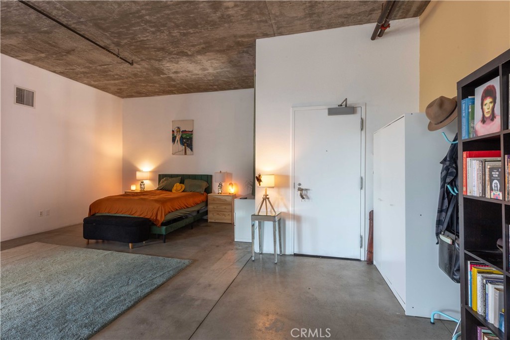 835 Locust Avenue, Unit 419 Long Beach, CA 90813 - Photo 12 of 51 Looking back toward front door