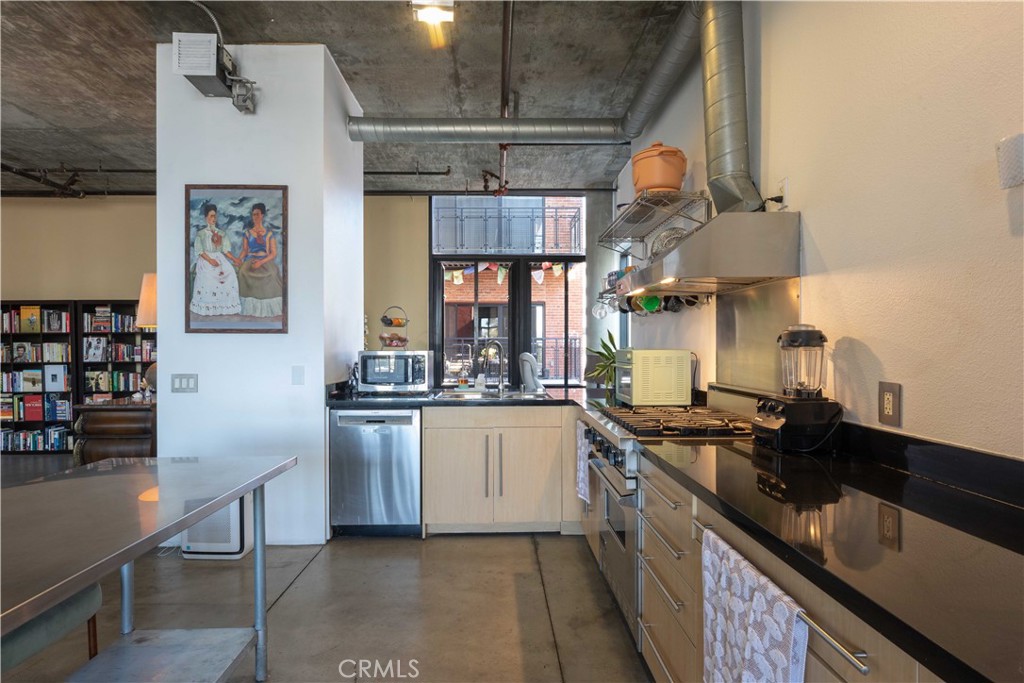 835 Locust Avenue, Unit 419 Long Beach, CA 90813 - Photo 18 of 51 Kitchen runs along west wall
