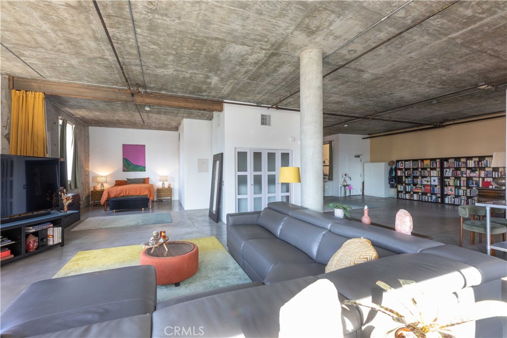 835 Locust Avenue, Unit 419 Long Beach, CA 90813 - Photo 29 of 51 Into main sleeping area