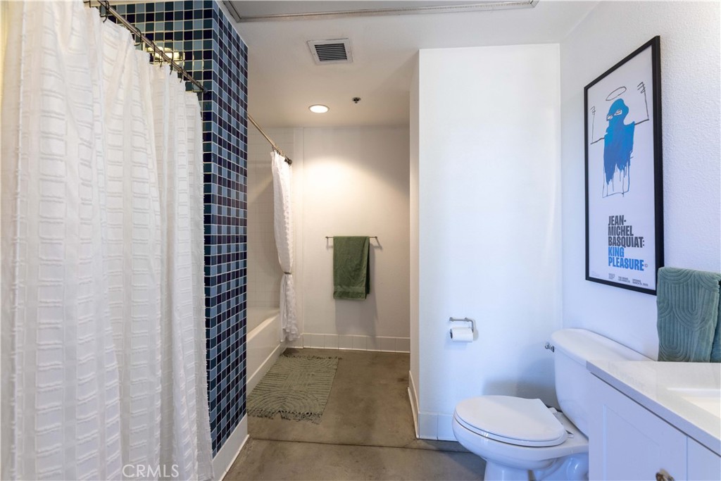 835 Locust Avenue, Unit 419 Long Beach, CA 90813 - Photo 37 of 51 Bathroom