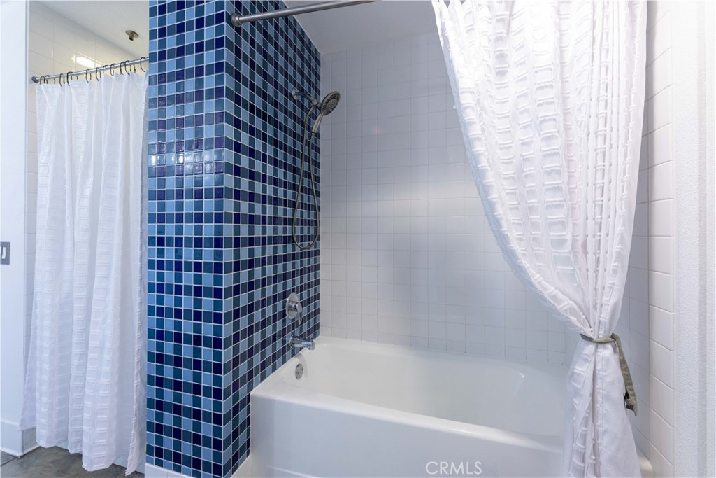835 Locust Avenue, Unit 419 Long Beach, CA 90813 - Photo 39 of 51 Shower on left and newly reglazed tub on right