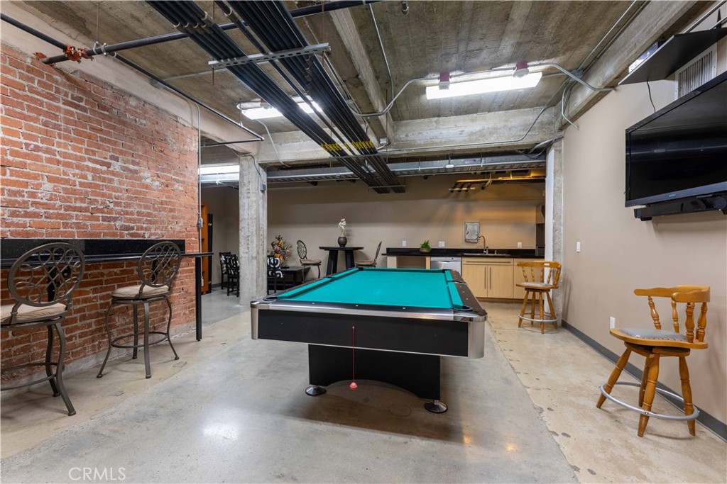835 Locust Avenue, Unit 419 Long Beach, CA 90813 - Photo 45 of 51 Meeting room with pool table, TV and kitchen