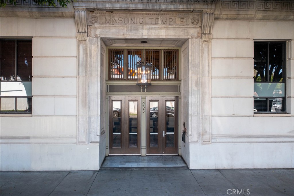 835 Locust Avenue, Unit 419 Long Beach, CA 90813 - Photo 5 of 51 Building entrance
