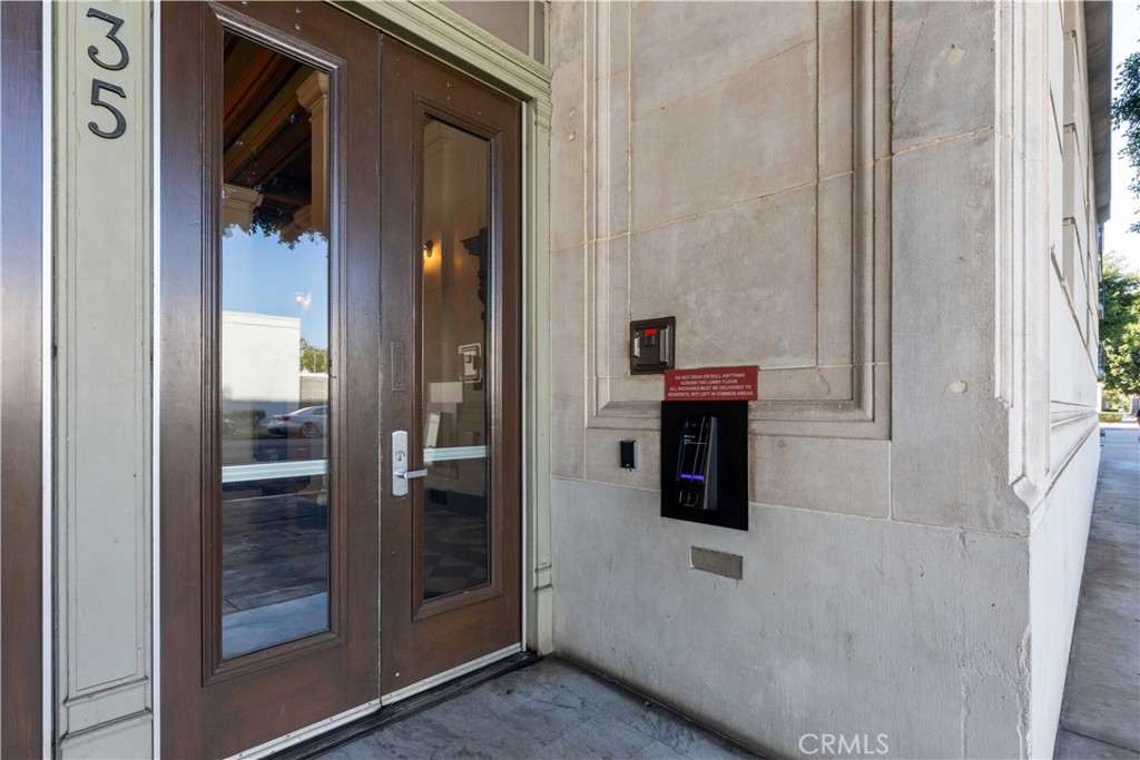 835 Locust Avenue, Unit 419 Long Beach, CA 90813 - Photo 6 of 51 Modern PIN code entry or phone access