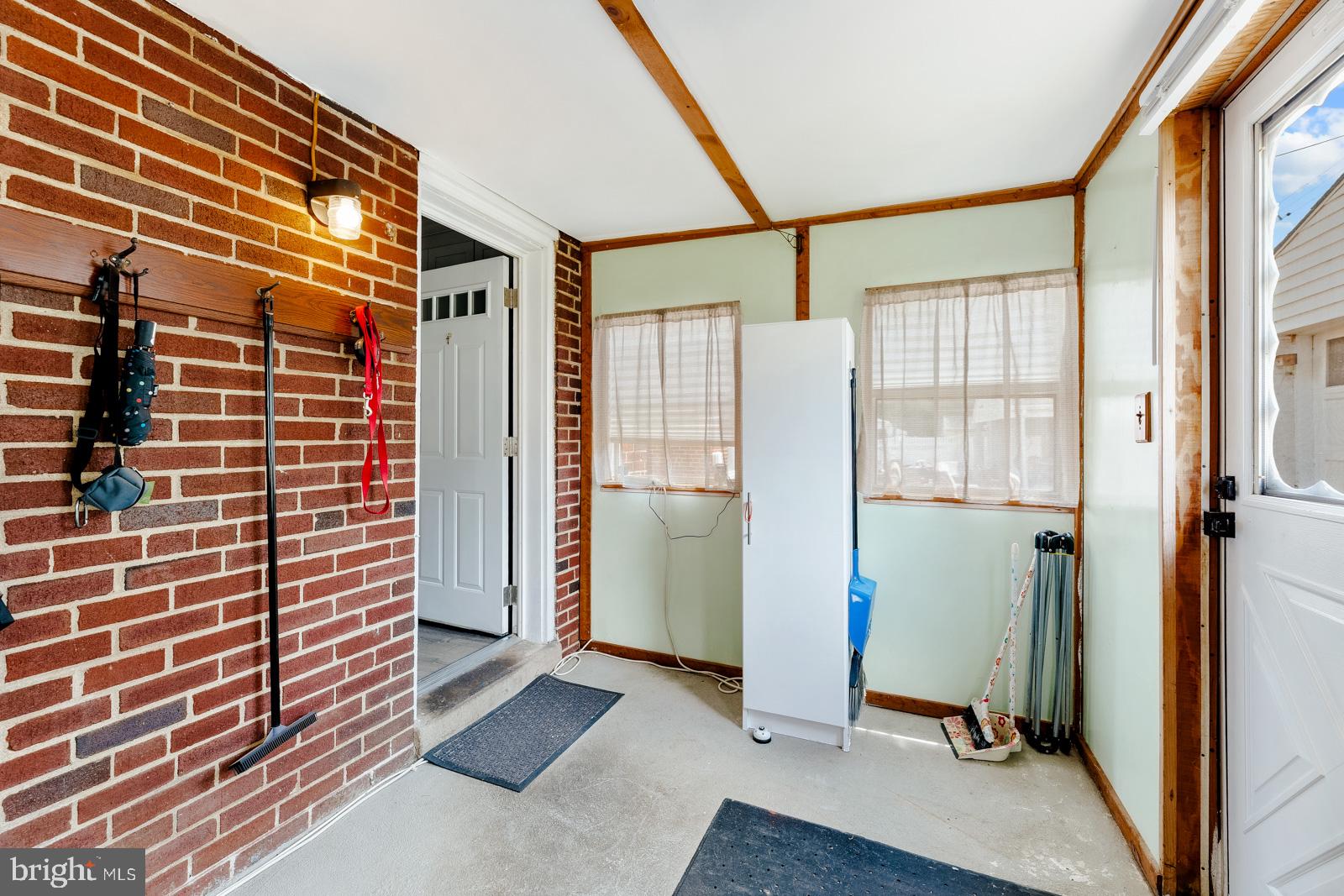 3118 Welsh Road Philadelphia, PA 19136 - Photo 34 of 38 Bright and welcoming entryway space.