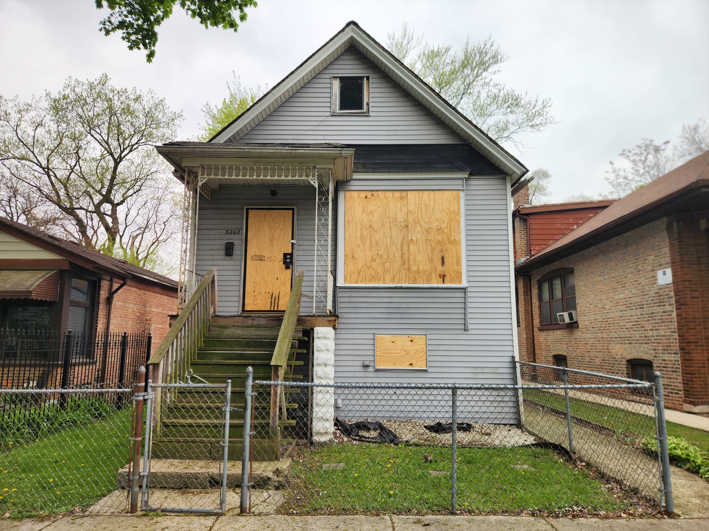 5242 South Sangamon Street Chicago, IL 60609 - Photo 1 of 14 a front view of a house with garden