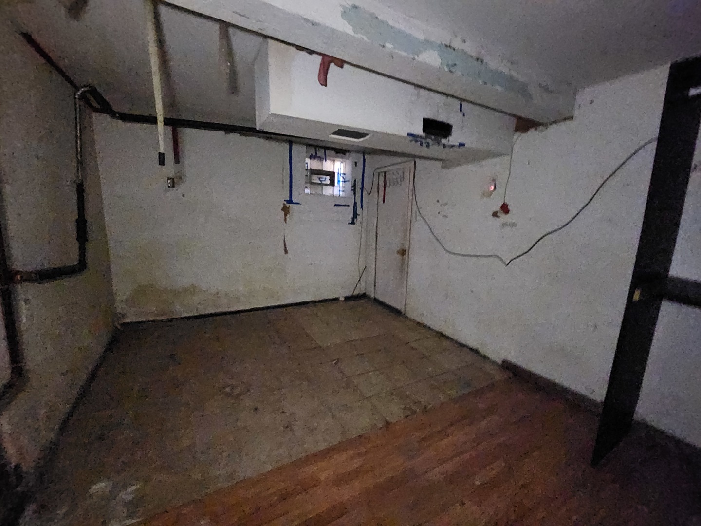 5242 South Sangamon Street Chicago, IL 60609 - Photo 11 of 14 a view of a garage