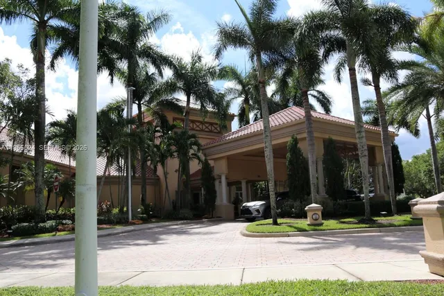 $950,000 | 2023 Northwest 141st Avenue, Pembroke Pines, FL 33028