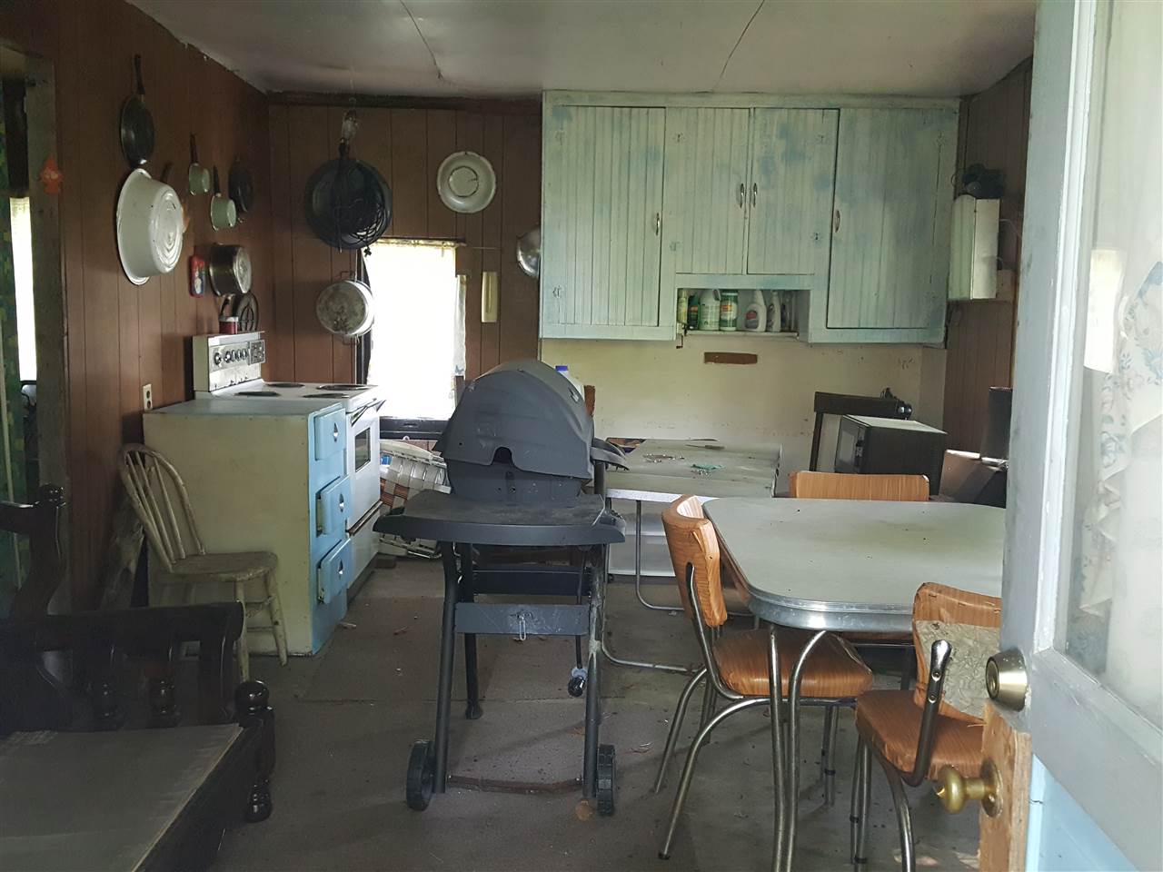 609 White Road Gladwin, MI 48624 - Photo 12 of 22 1847971-13.JPG