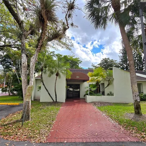 a view of a yard with a tree