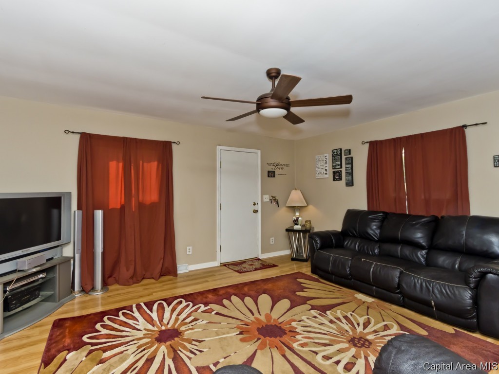 3643 Lancaster Road Springfield, IL 62703 - Photo 3 of 36