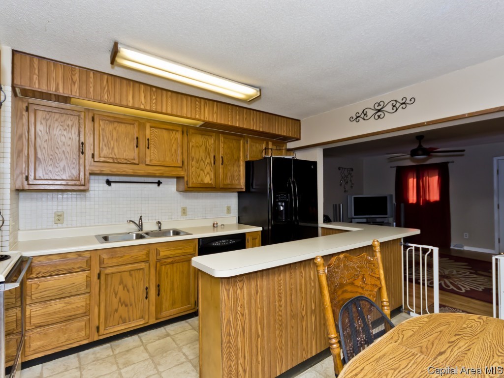 3643 Lancaster Road Springfield, IL 62703 - Photo 8 of 36