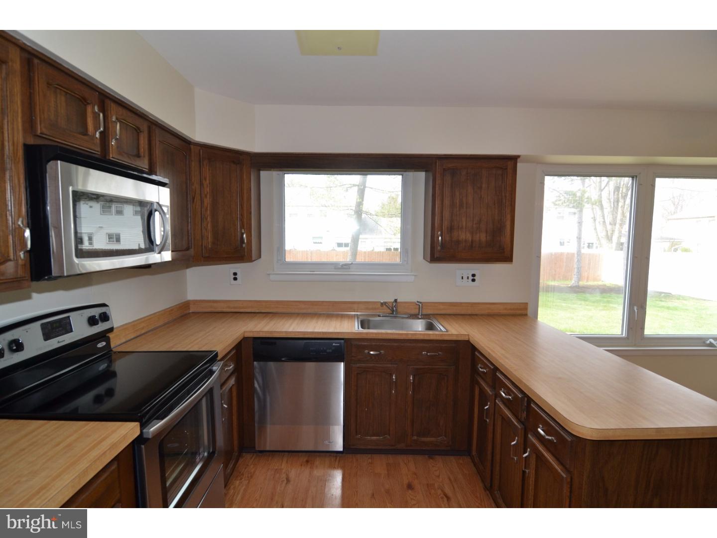 8 Banner Road Cherry Hill, NJ 08003 - Photo 4 of 13