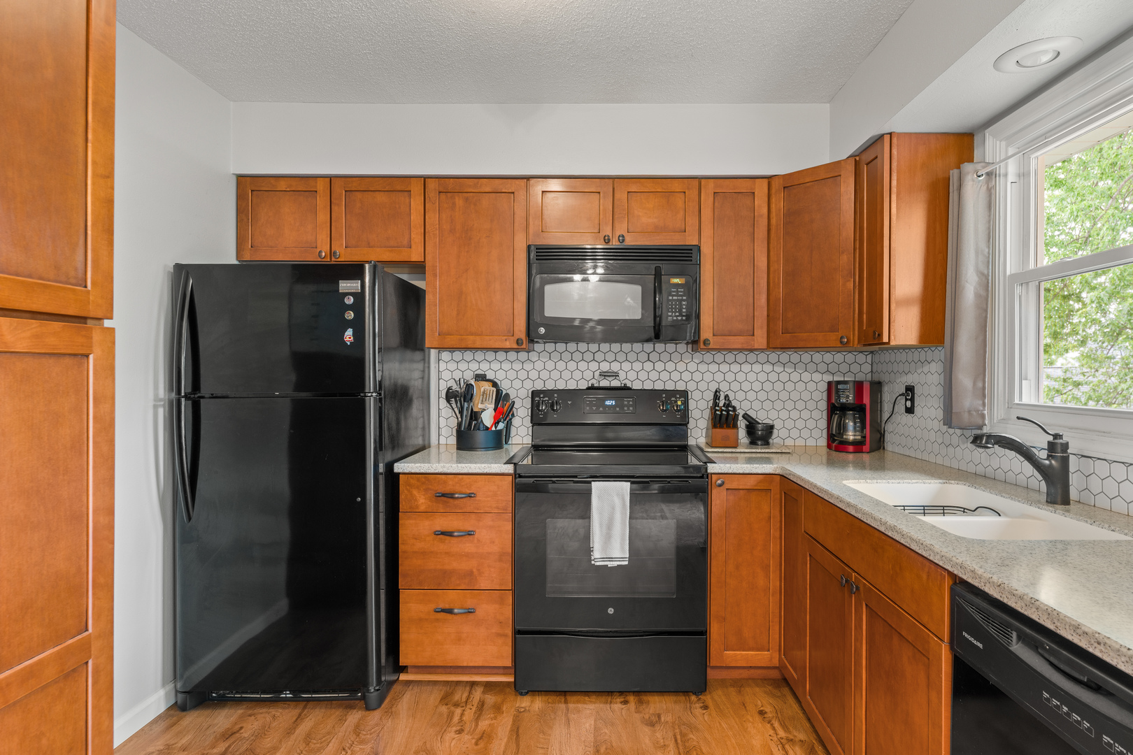 6636 Hillandale Road Davenport, IA 52806 - Photo 11 of 45