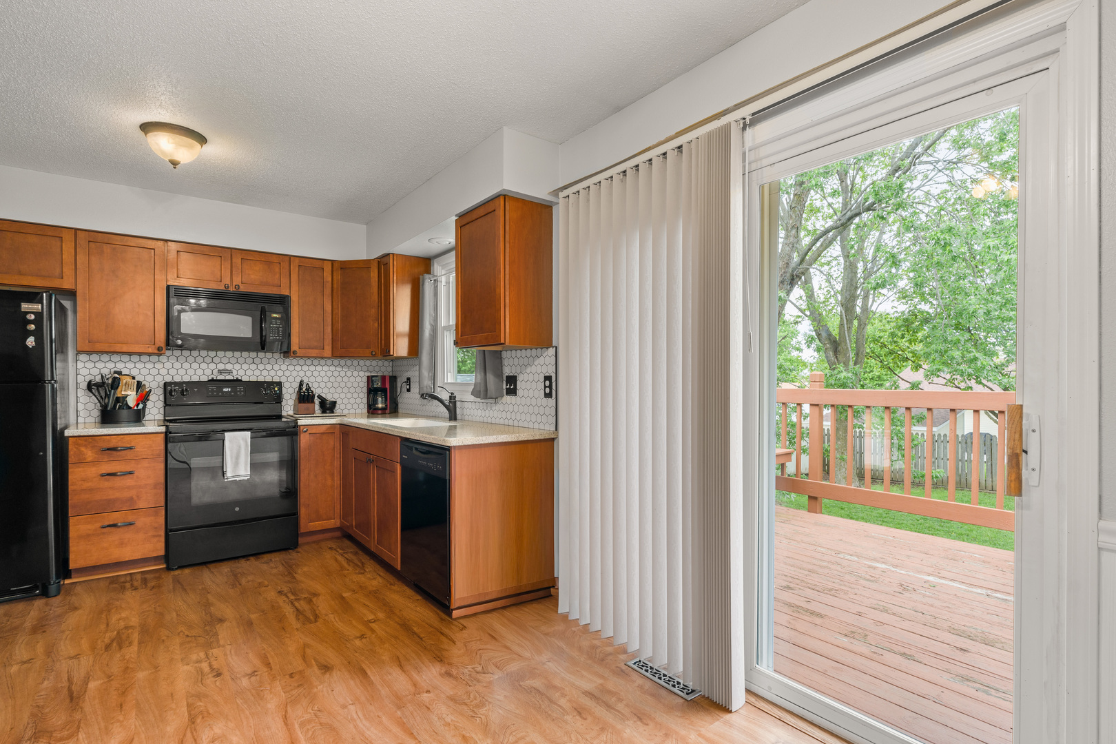 6636 Hillandale Road Davenport, IA 52806 - Photo 13 of 45