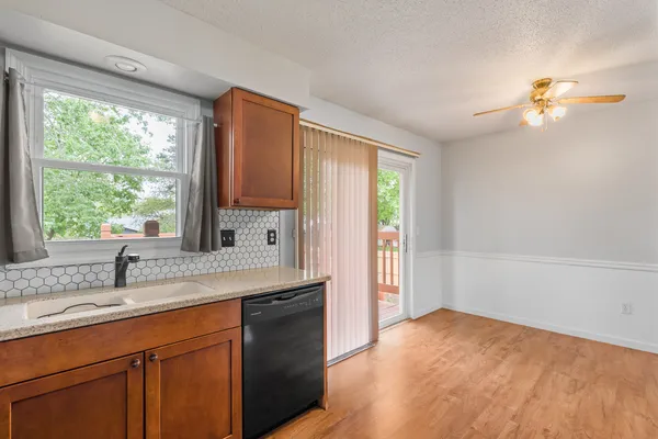 $219,900 | 6636 Hillandale Road, Davenport, IA 52806