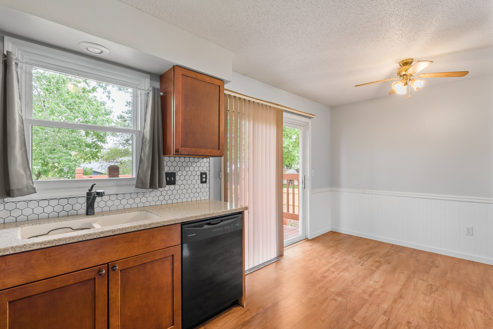 6636 Hillandale Road Davenport, IA 52806 - Photo 15 of 45