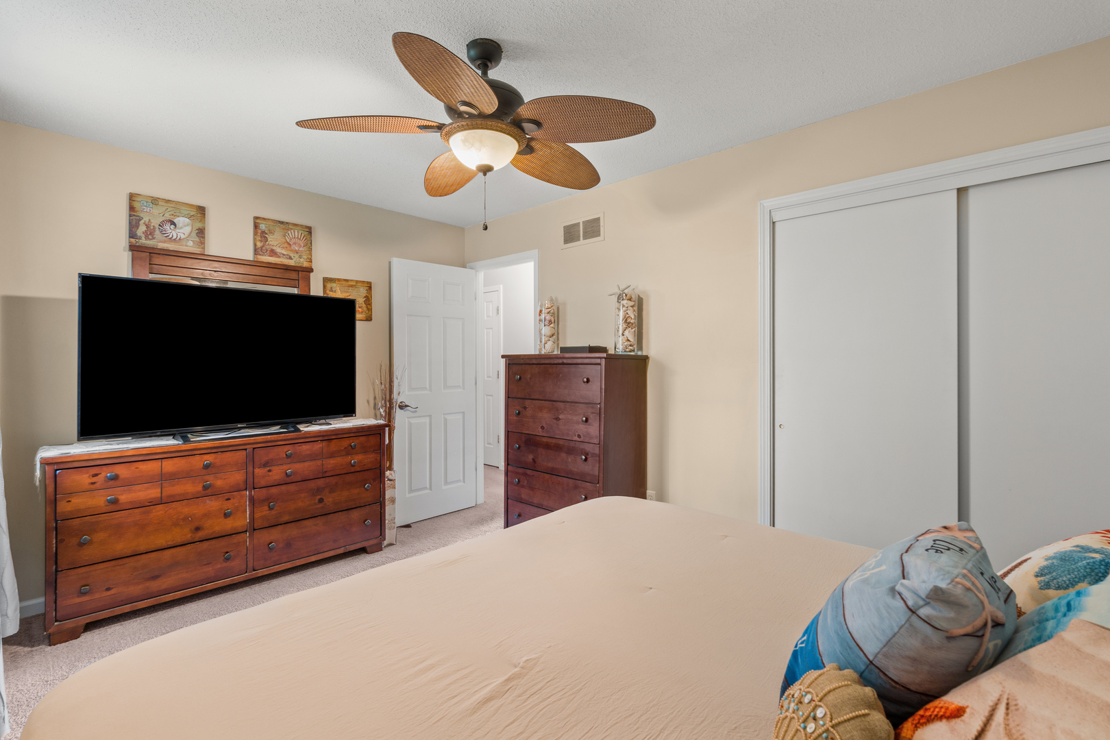 6636 Hillandale Road Davenport, IA 52806 - Photo 18 of 45