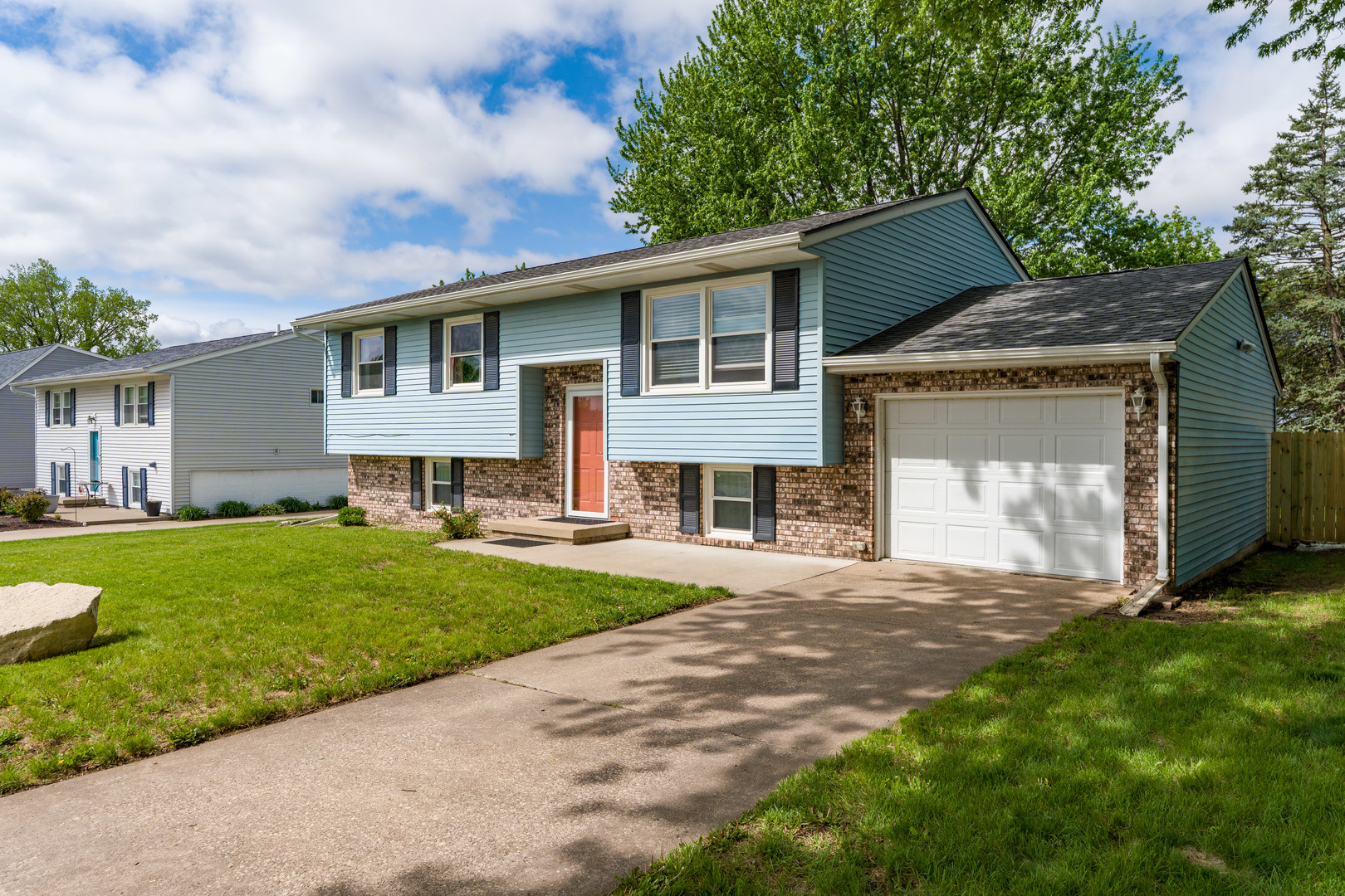 6636 Hillandale Road Davenport, IA 52806 - Photo 2 of 45