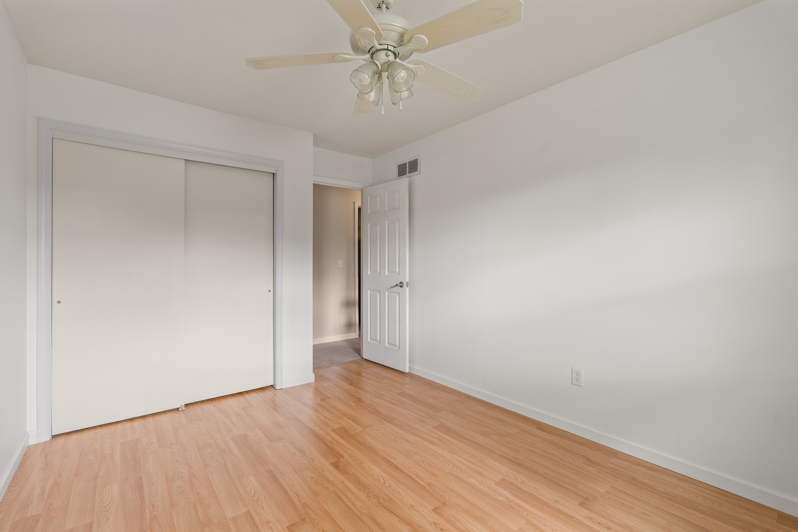 6636 Hillandale Road Davenport, IA 52806 - Photo 23 of 45