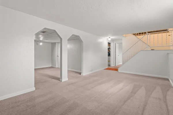 $219,900 | 6636 Hillandale Road, Davenport, IA 52806