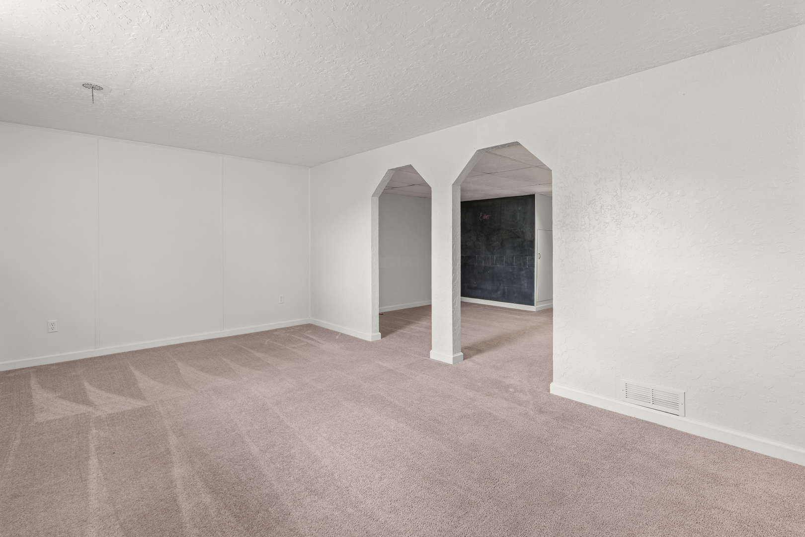 6636 Hillandale Road Davenport, IA 52806 - Photo 30 of 45