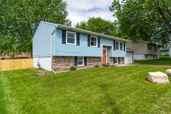 $219,900 | 6636 Hillandale Road, Davenport, IA 52806