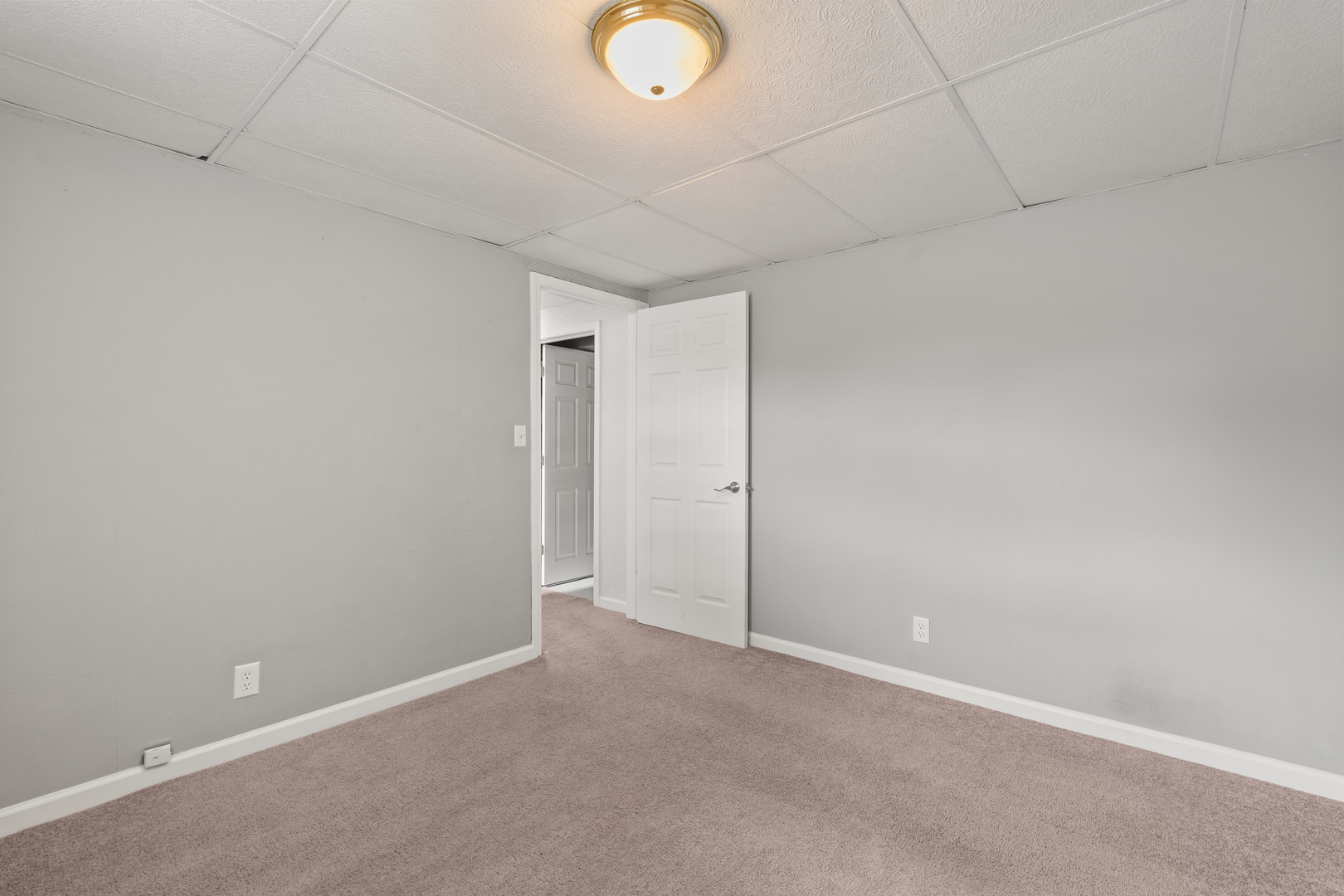 6636 Hillandale Road Davenport, IA 52806 - Photo 32 of 45