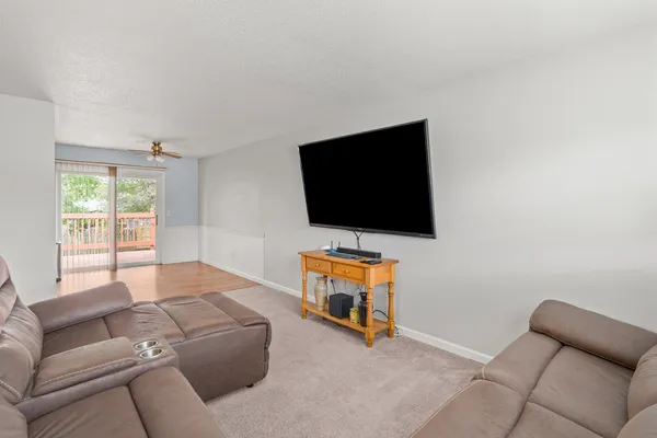 $219,900 | 6636 Hillandale Road, Davenport, IA 52806