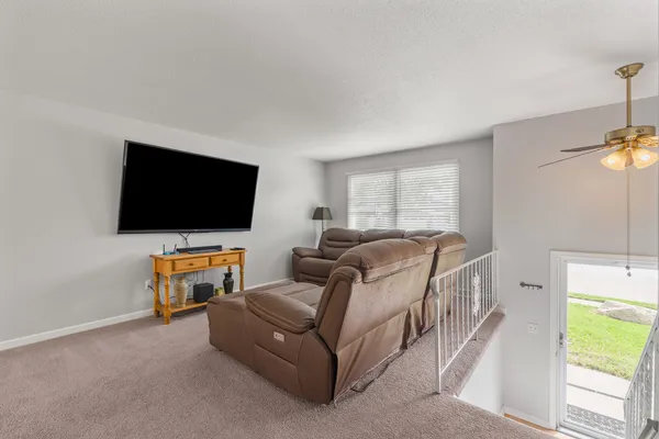 $219,900 | 6636 Hillandale Road, Davenport, IA 52806
