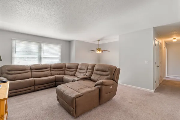 $219,900 | 6636 Hillandale Road, Davenport, IA 52806