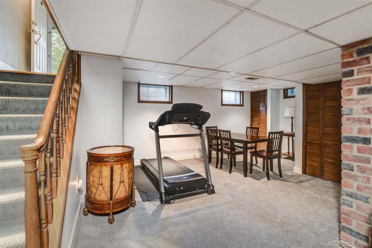 1684 Hawthorne Road Grosse Pointe Woods, MI 48236 - Photo 20 of 29