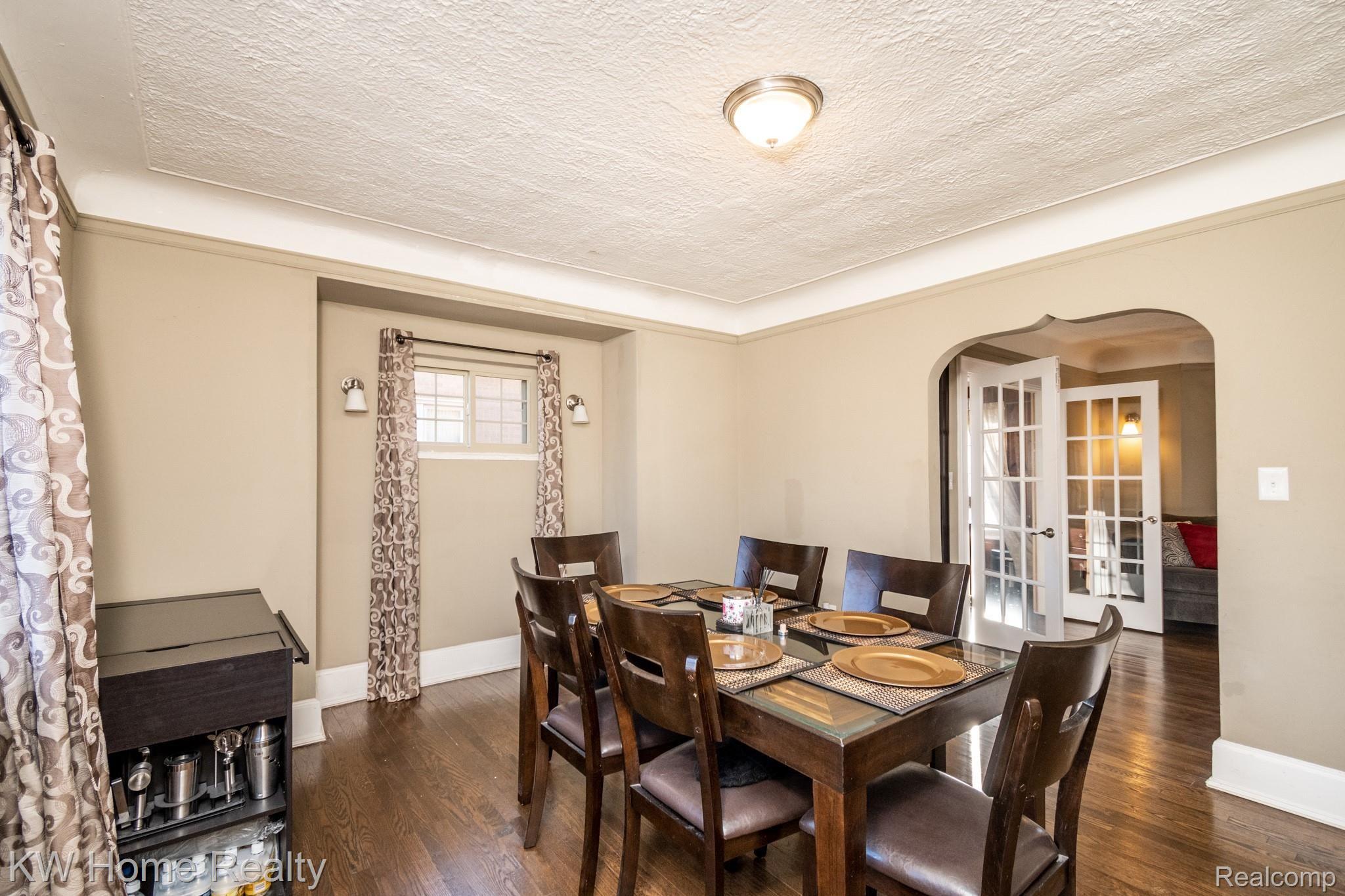 16770 Huntington Road Detroit, MI 48219 - Photo 11 of 30 Dining room 2