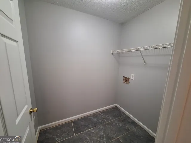 a view of utility room