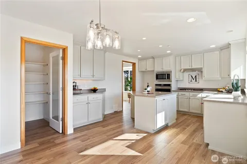 $899,950 | 2255 North Aviator Lane, Oak Harbor, WA 98277