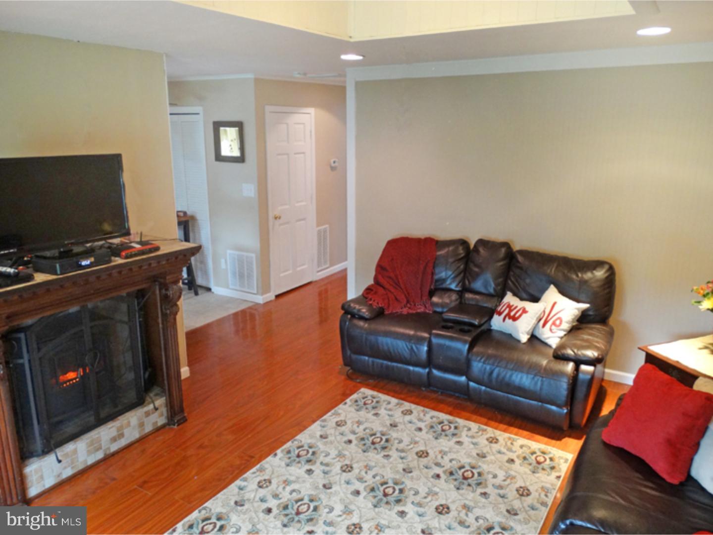 628 Beaumont Road Fairless Hills, PA 19030 - Photo 5 of 12 Living Room