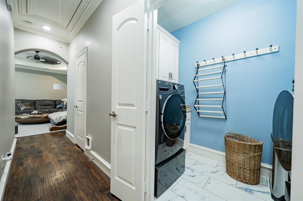 5517 Longview Street Dallas, TX 75206 - Photo 21 of 33 a view of a hallway with washer and dryer