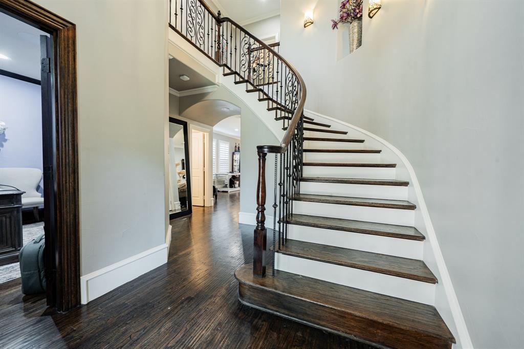 5517 Longview Street Dallas, TX 75206 - Photo 5 of 37 a view of entryway and hall with wooden floor