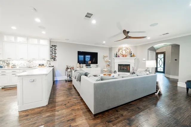 $6,750 | 5517 Longview Street, Dallas, TX 75206