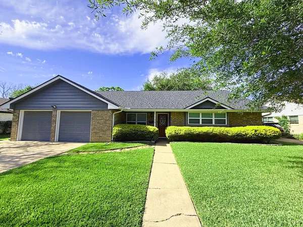 $2,500 | 158 Bluebonnet Street, Sugar Land, TX 77478