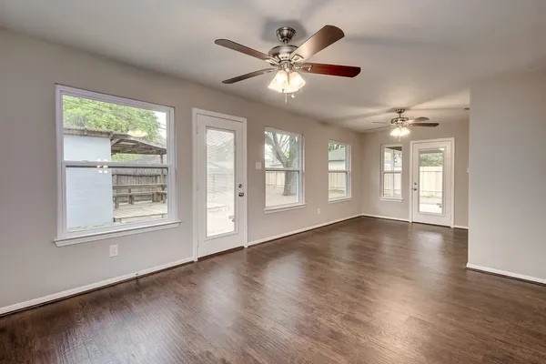 $2,500 | 158 Bluebonnet Street, Sugar Land, TX 77478