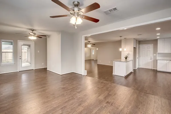 $2,500 | 158 Bluebonnet Street, Sugar Land, TX 77478