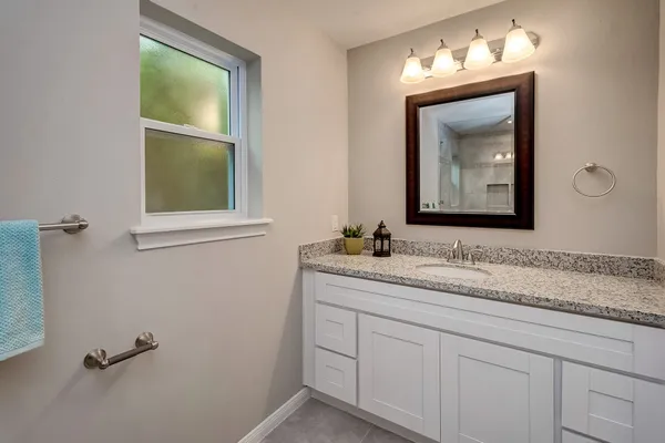 $2,500 | 158 Bluebonnet Street, Sugar Land, TX 77478