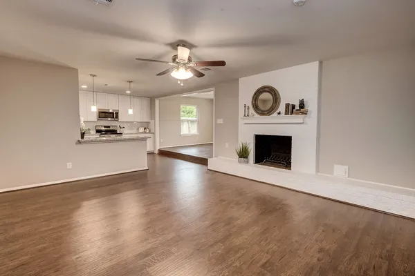 $2,500 | 158 Bluebonnet Street, Sugar Land, TX 77478