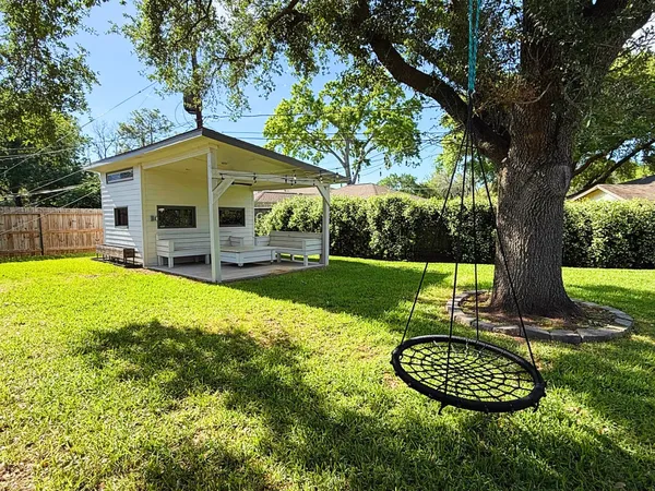 $2,500 | 158 Bluebonnet Street, Sugar Land, TX 77478