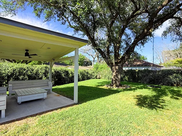 $2,500 | 158 Bluebonnet Street, Sugar Land, TX 77478