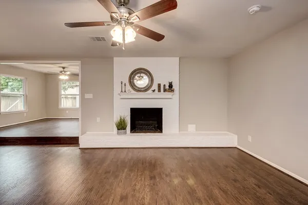 $2,500 | 158 Bluebonnet Street, Sugar Land, TX 77478