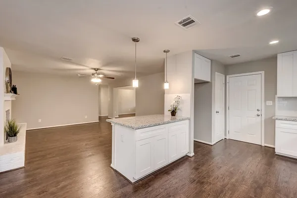 $2,500 | 158 Bluebonnet Street, Sugar Land, TX 77478